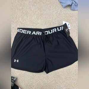 Girls Under Armour heat gear black running shorts youth large. NWT